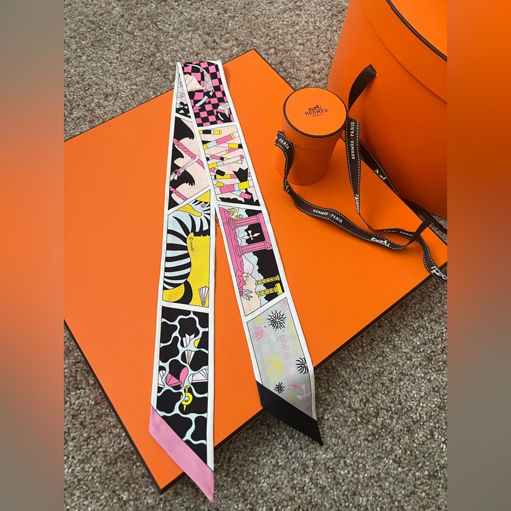 📌SOLD ON OTHER WEBSITE. Hermès - Hermès Factory Suite Twilly